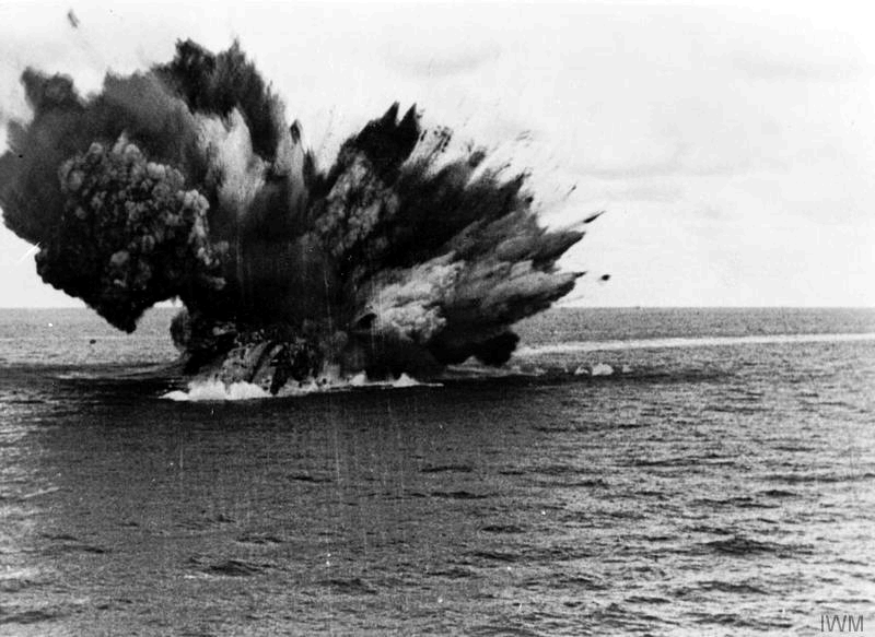 barham-battleship-1941-11-25-15-inch-magazine-explodes-imperial-war-museum-flm1984.png.dd3b680ad602c34f7c3c2c51d838daed.png