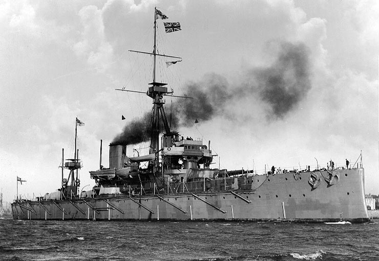 HMS_Dreadnought_1906.jpg.7e84be5c35cdcfe418ce88a1ded05aae.jpg