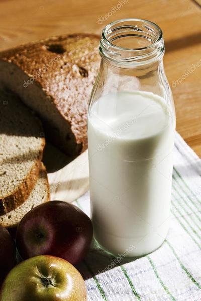 depositphotos_99982488-stock-photo-glass-bottle-with-milk-black.jpg