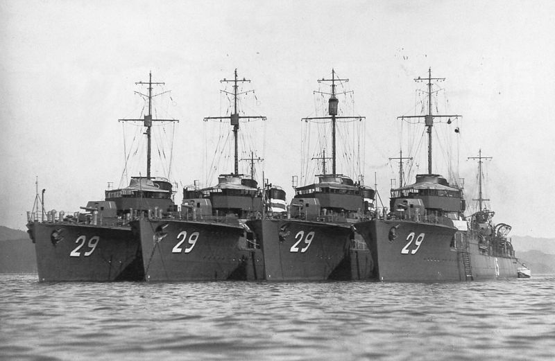 1280px-Kamikaze_II_class_Oite_group_4destroyers.thumb.jpg.48f5c3706432b6922c37a6780316561a.jpg