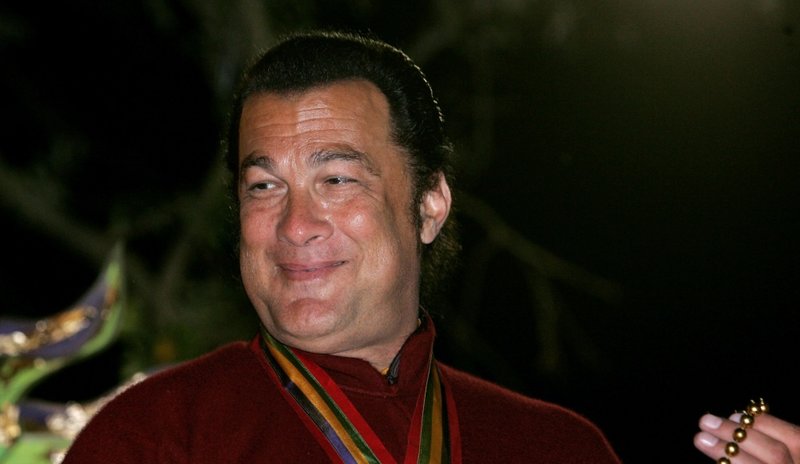 Seagal.thumb.jpg.50d8c3647cd8bd4ca3f0d8ed70c306ce.jpg