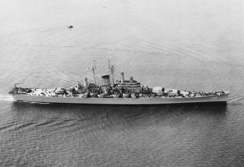 USS_Salem_(CA-139)_underway_in_May_1949.thumb.jpg.c7a767c0a25bd8092355c4865f6c058f.jpg