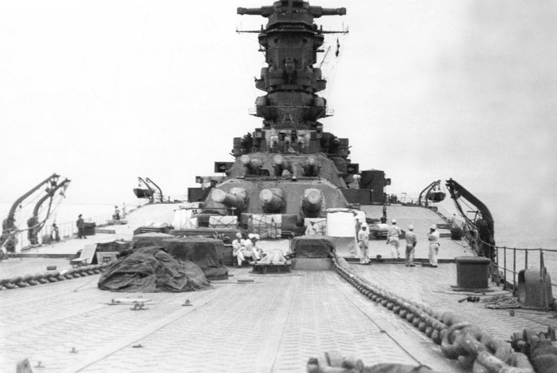1280px-Musashi_battleship_in_1942.thumb.jpg.ad7ab9cb5f9e87fd104baa4181ed9c62.jpg