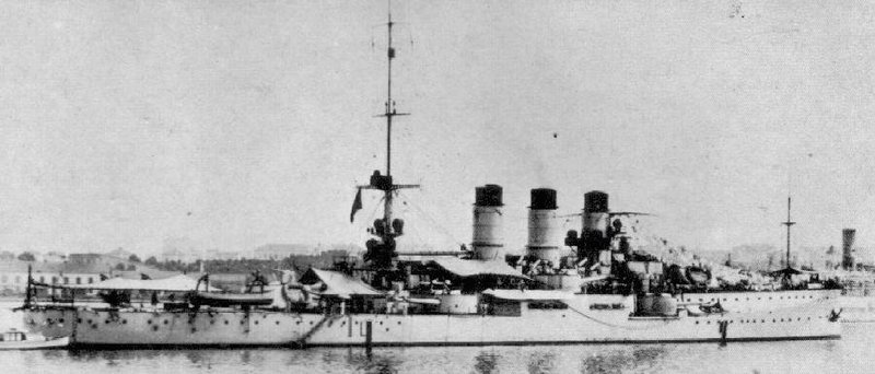 Italian_battleship_Regina_Elena_at_Taranto_May_1915.thumb.jpg.a979f17d4a97fbc9a674035490f05a7a.jpg