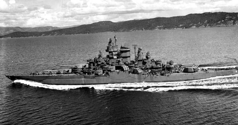USS_Tennessee_(BB43)_1943.jpg