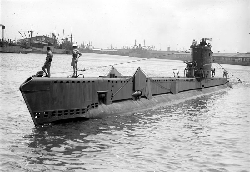 800px-HMS_Voracious_SLV_Green_1945.jpg.6bd7ab706f0246fc126b020d7af98d8a.jpg