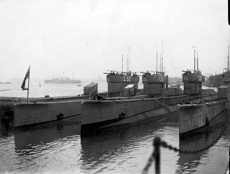 800px-Submarine_Flotilla_1933_at_Gosport.thumb.jpg.57278fe0c4f2dcf8c01bb4d7305e0988.jpg