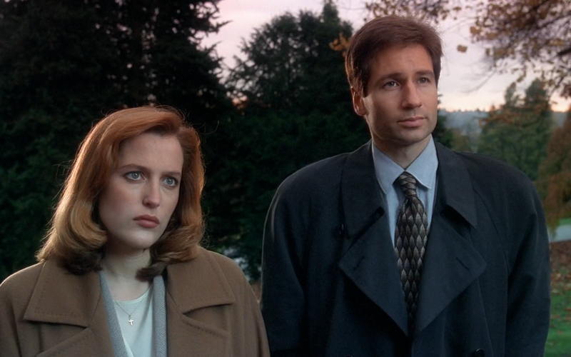 mulder_scully.thumb.png.98170271d0d6173d884d343d938bf4ed.png