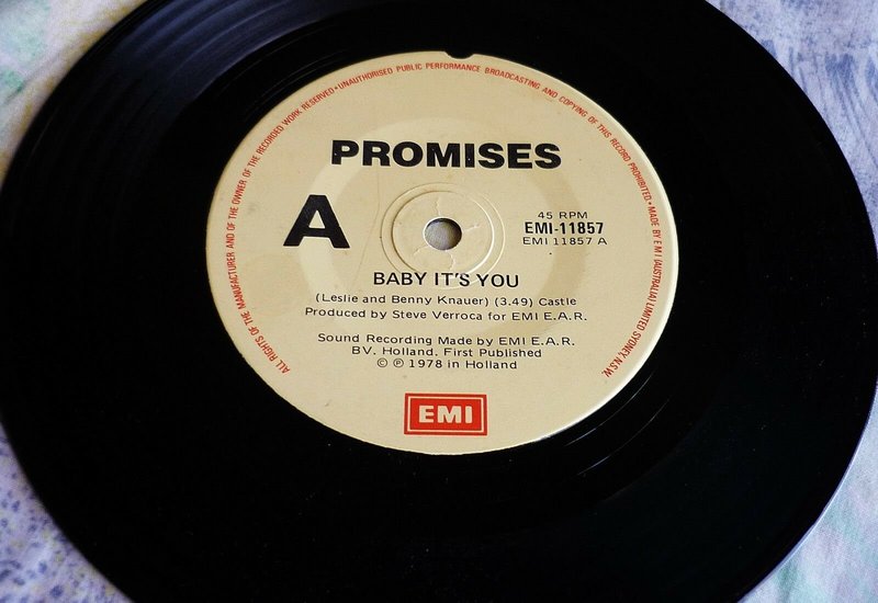 promises-baby-it-s-you-7-vinyl-45-rpm-1978_44773433.thumb.jpg.4b04432d22ee658cc0bc33bf843d7807.jpg