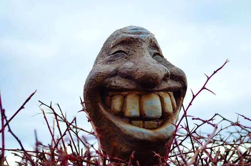 monument-statue-macro-smile-laugh-close-up-sculpture-art-background-temple-head-teeth-decorations-dinosaur-symbols-tyrannosaurus-1153725.jpg