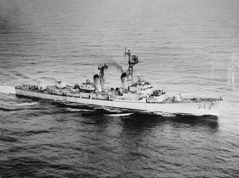 USS_Morton_(DD-948)_underway_in_1959.jpg