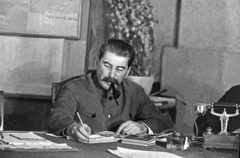 stalin-in-march-1935.thumb.jpg.93645ac2610c7d7dc8cf06fc32aac501.jpg
